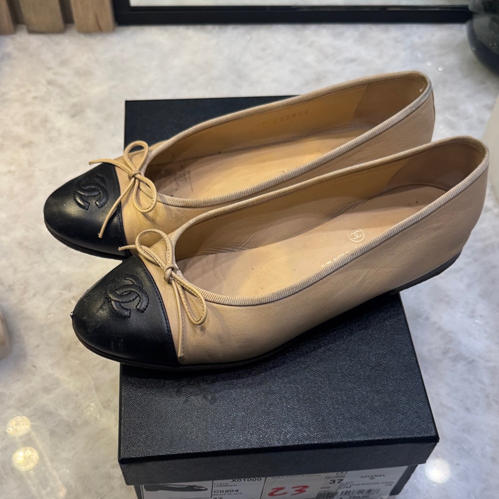 CHANEL Two-Tone Beige and Black Flats